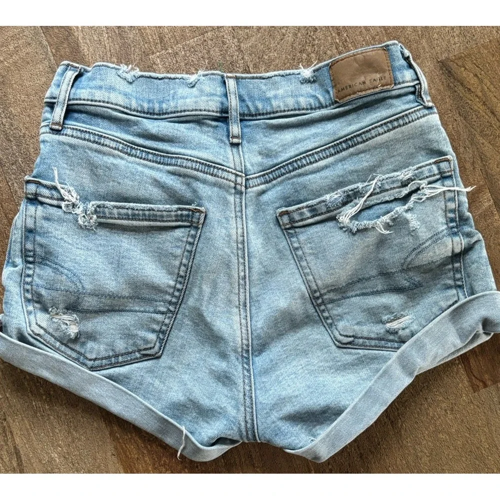 American Eagle Ladies Strigid Relaxed Short Distressed Jean Shorts Size 000